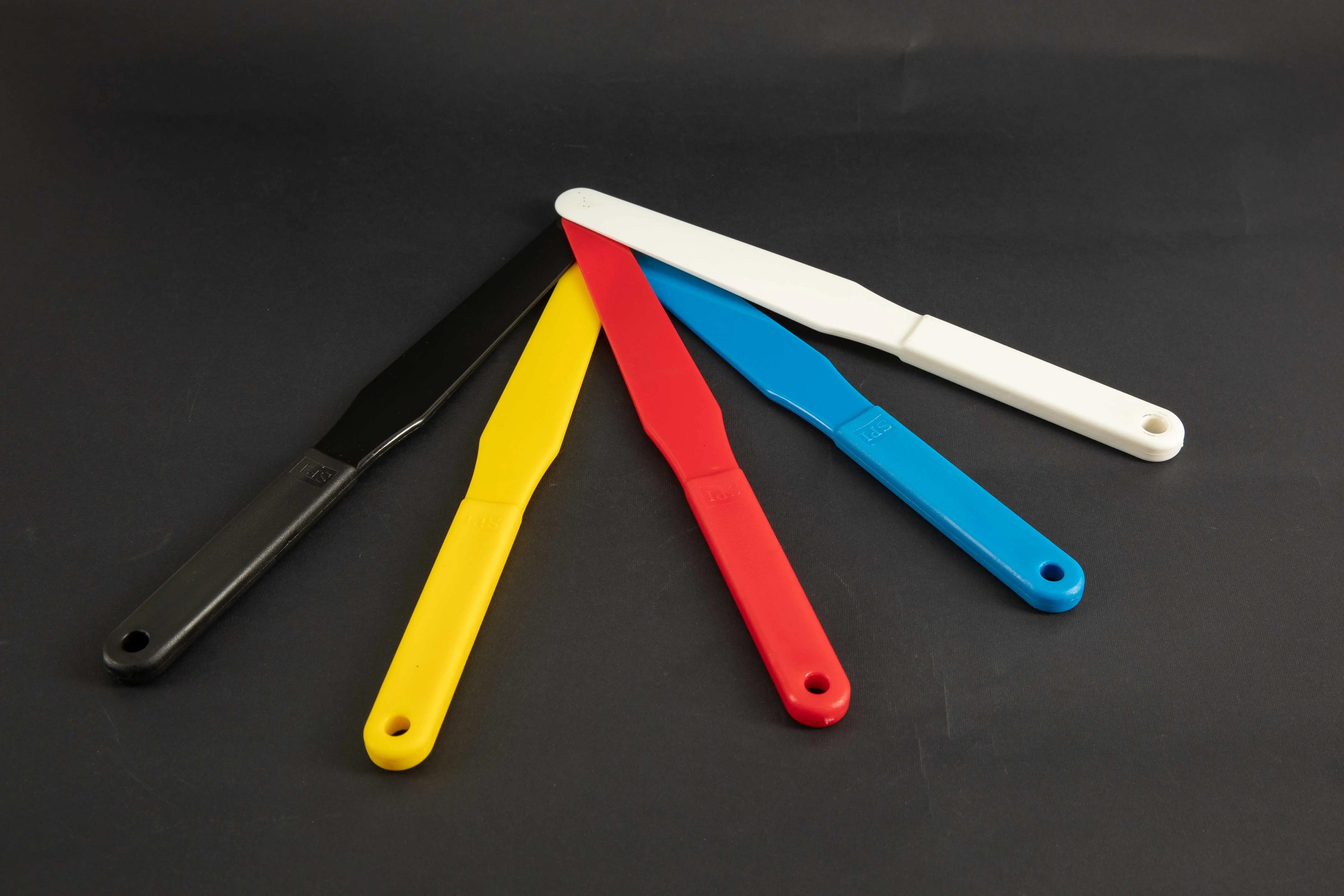 Knives (Plastic & Metal)